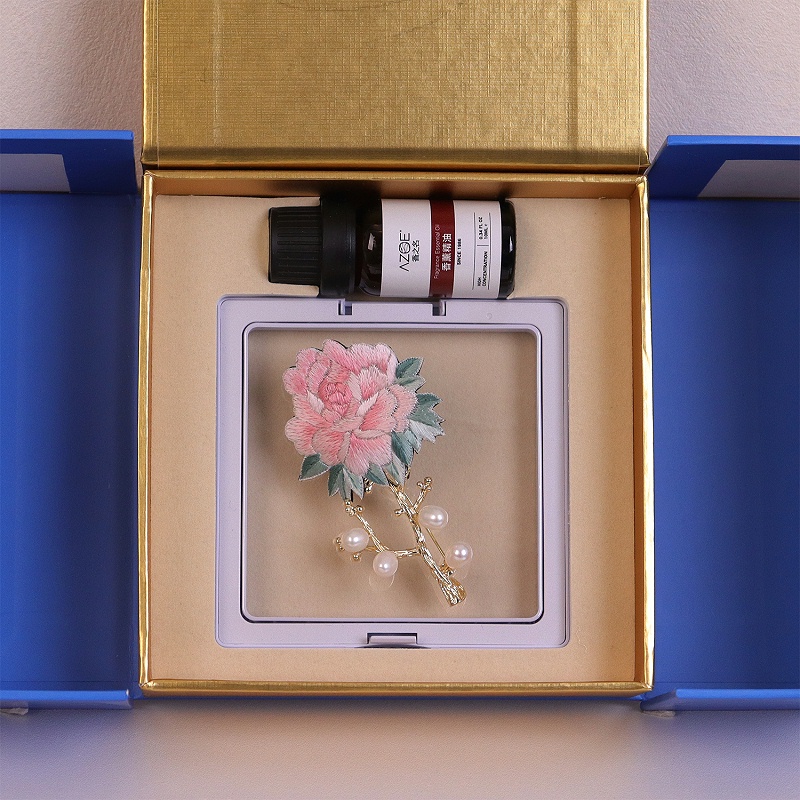 手工刺绣牡丹胸针