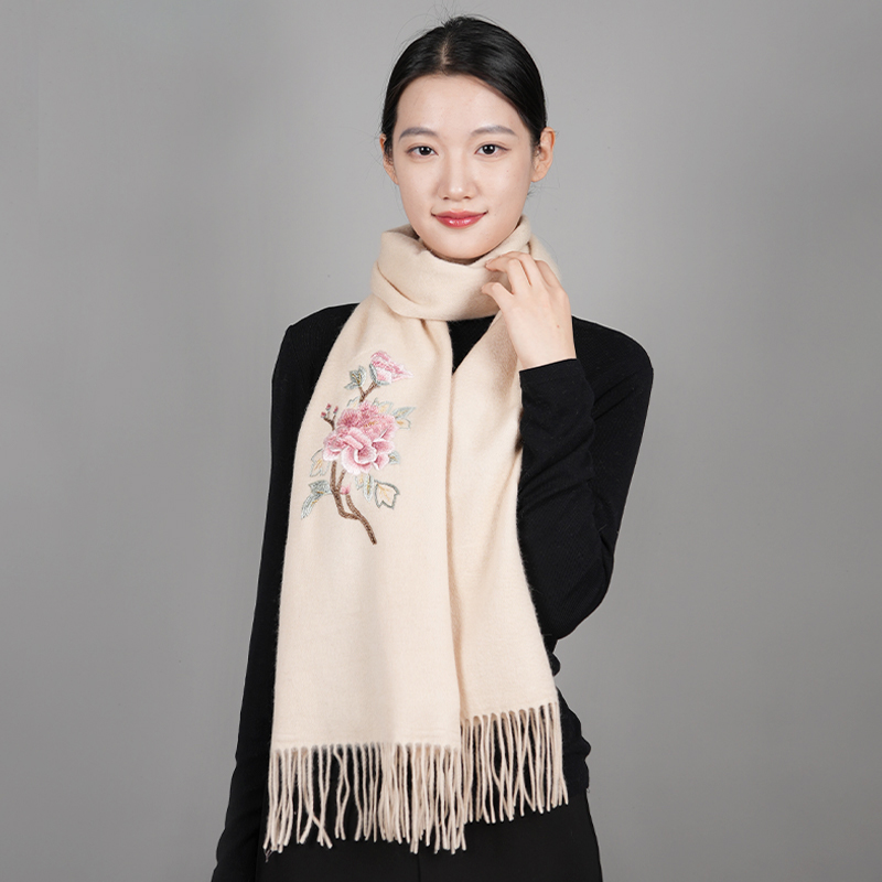 手工刺绣羊绒围巾