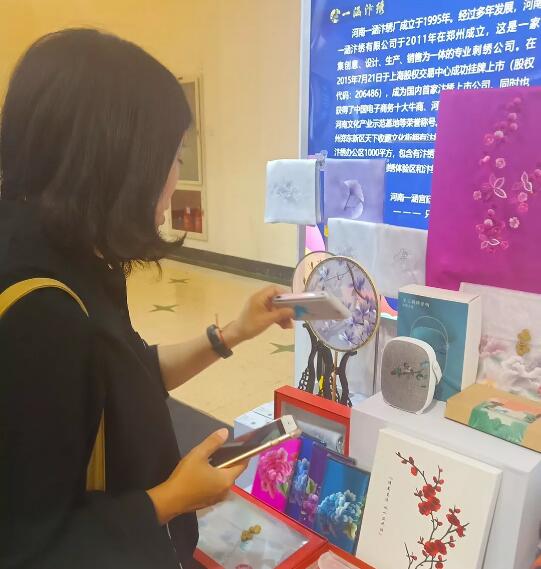 一涵汴绣展台2