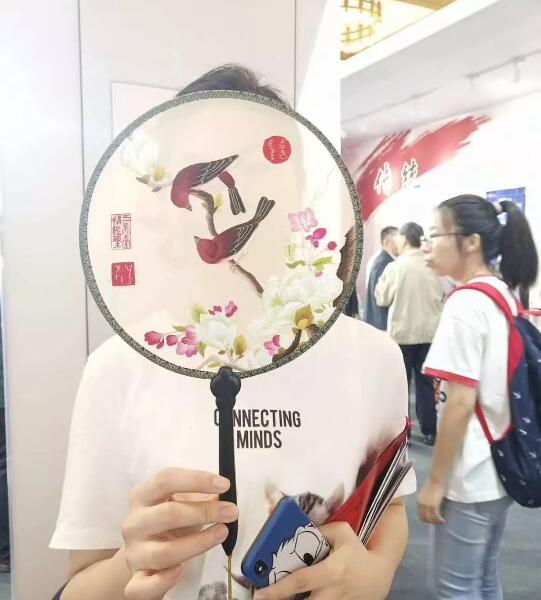 手工汴绣双面绣团扇
