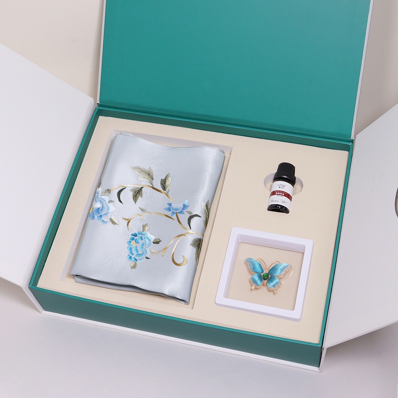 手工刺绣真丝丝巾礼盒