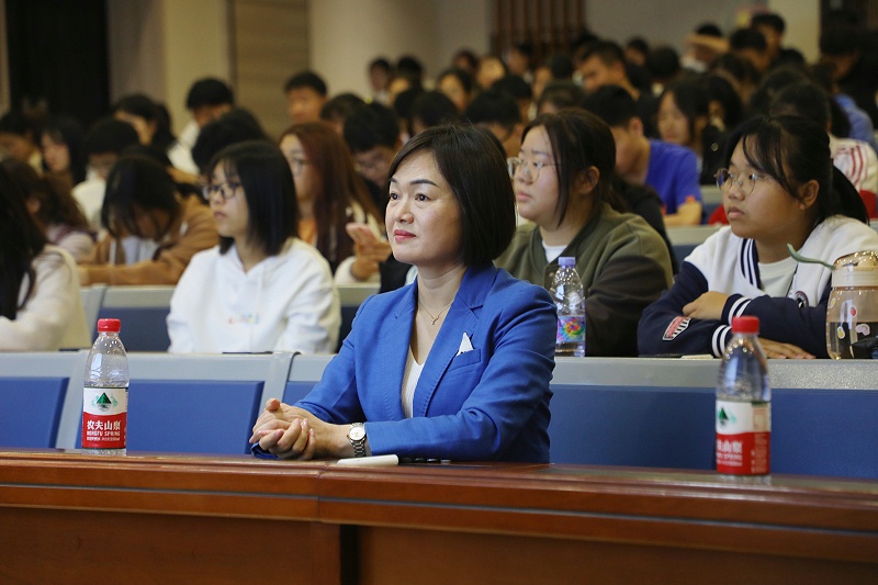 一涵汴绣走进河南经贸职业学院