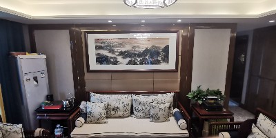 客厅适合挂什么画？刺绣山水画打造墙面“美妆”