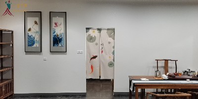 一幅刺绣荷花挂画，提升茶室气质不止一点点