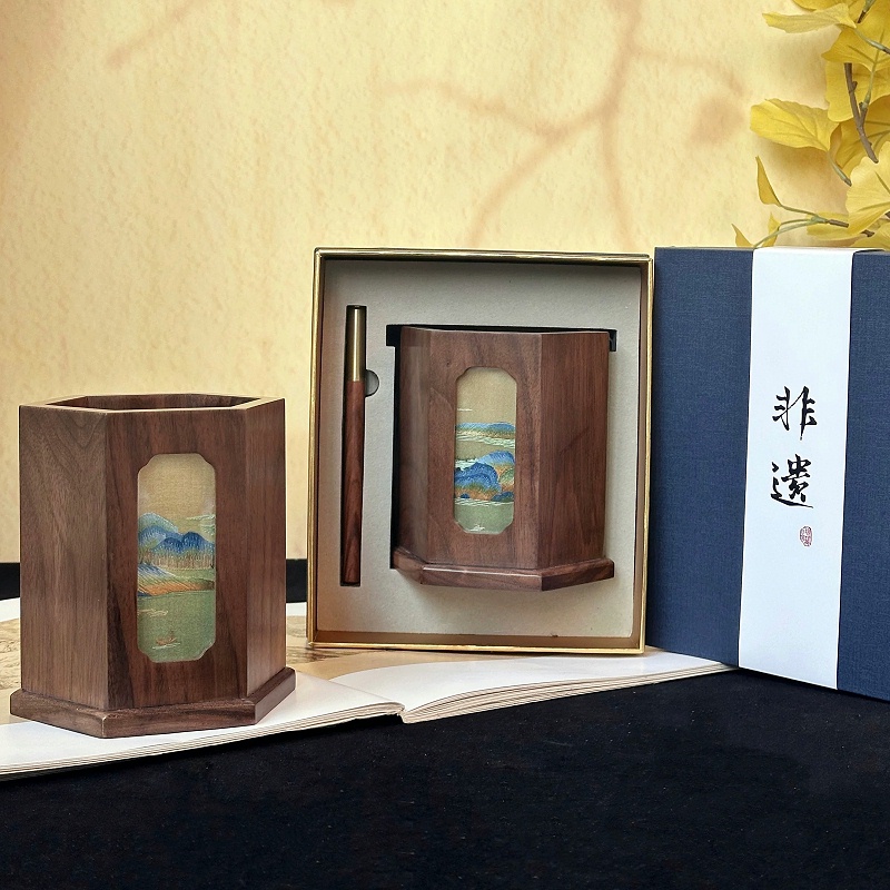 手工刺绣笔筒礼盒