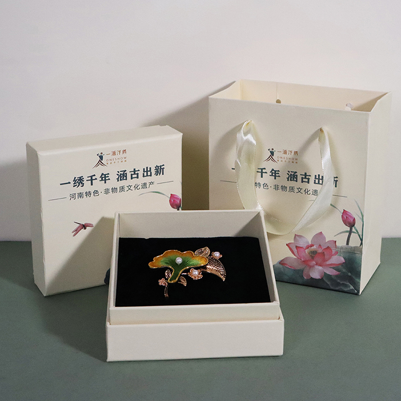 送长辈什么礼物好？这4样超贴心的非遗汴绣礼物，件件送到长辈心坎上