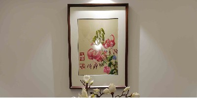 手工刺绣百合花，合家欢乐装饰画 ，沉浸汴绣时刻，纵享文化体验。